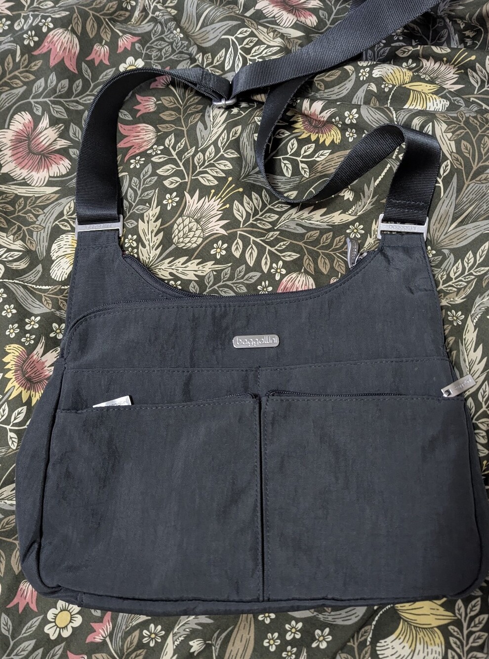 Baggallini Cross Over Crossbody Bag
